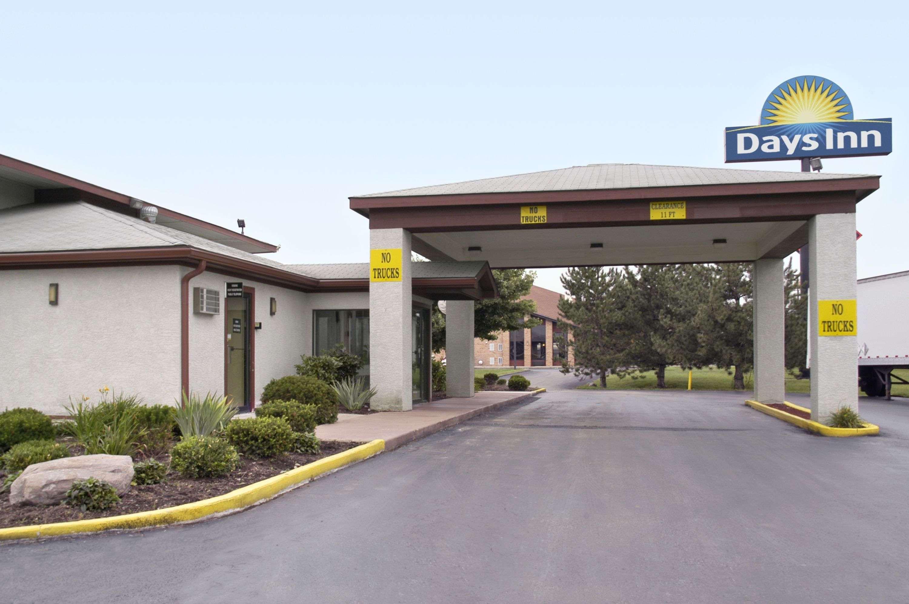 Days Inn By Wyndham Plainfield Exterior foto